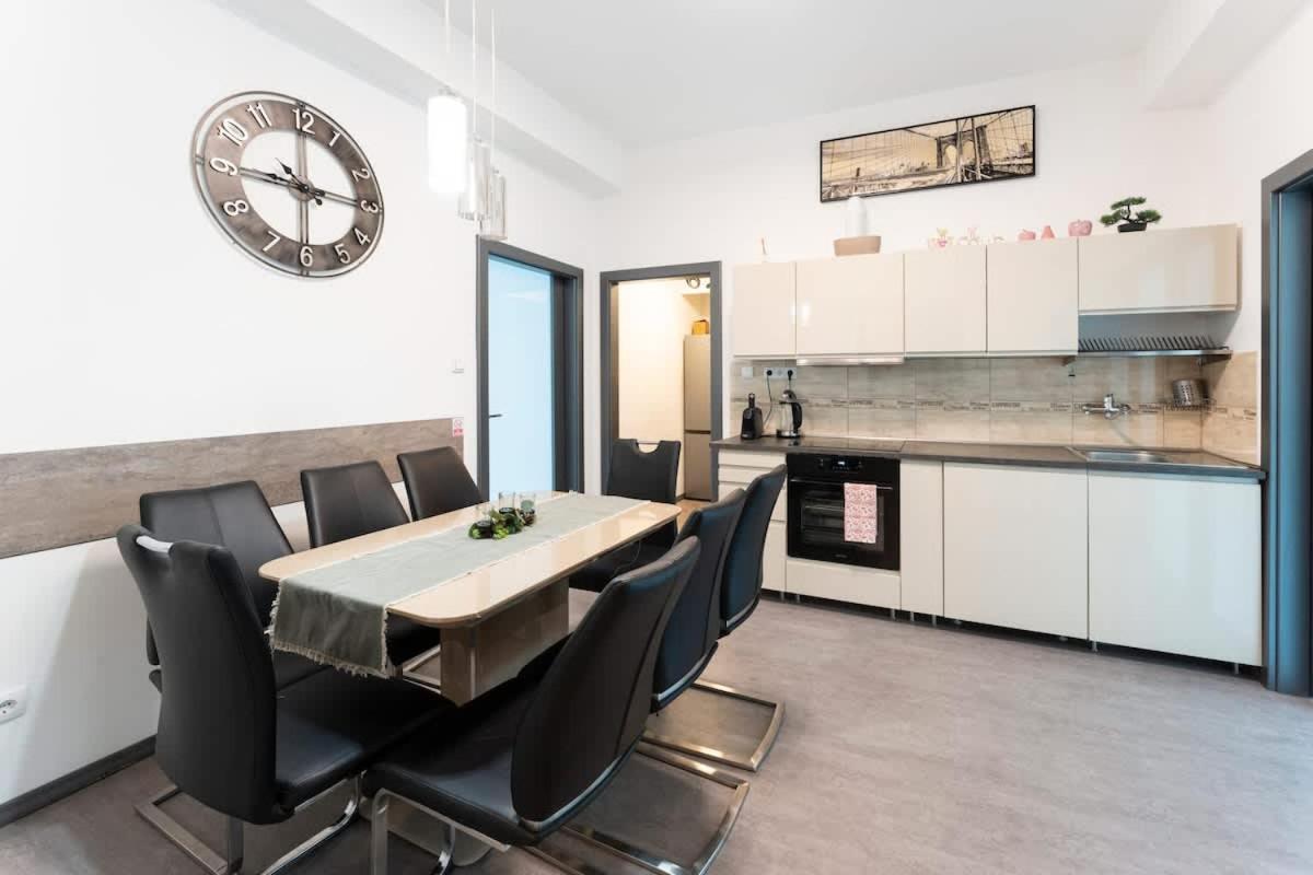 Apartman Charles' Haven In The Heart Of Budapest