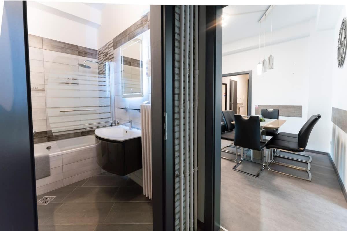 Charles' Haven In The Heart Of Apartman Budapest