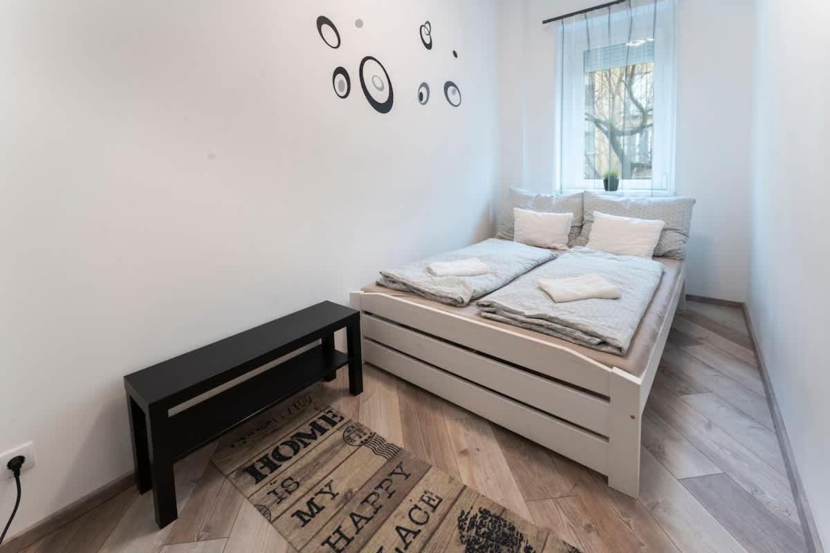 Charles' Haven In The Heart Of Apartman *